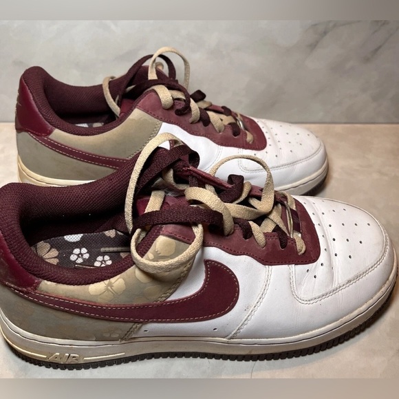 🧼 Nike Air Force 1 Low Men’s Size 10 | Burgundy & White Floral Camo | 2007 OG - Picture 3 of 4